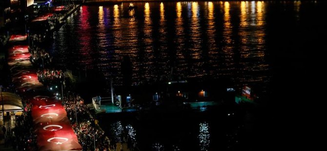 İzmir'de 350 metrelik Türk bayrağı