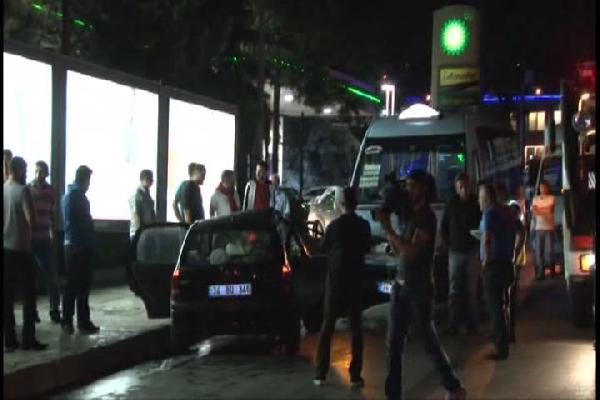 Aniden şerit değiştiren otomobile minibüs çarptı: 4 yaralı