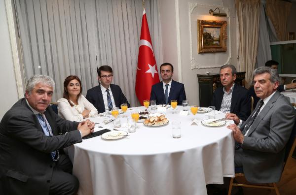 Londra Başkonsolosluğu’nda iftar yemeği