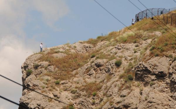 İşten çıkarıldı, tazminatını alamadığını öne sürerek intihar girişiminde bulundu