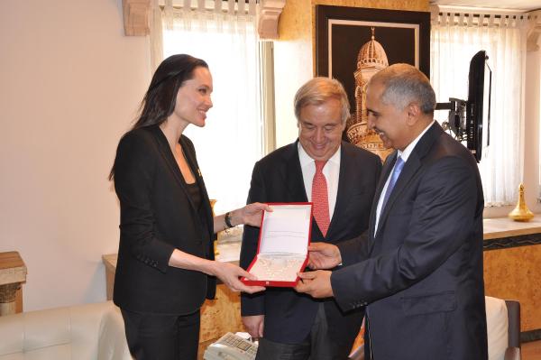 Angelina Jolie, Mardin sokaklarında (2)