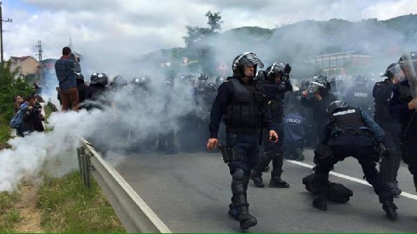 Kosova’da UÇK gazileri ve polis arasında arbede: 20 yaralı