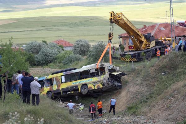 EGO otobüsü dereye uçtu: 2 ölü, 27 yaralı (2)- yeniden
