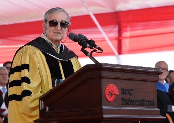 Koç Üniversitesi 21. yıl mezunlarını verdi