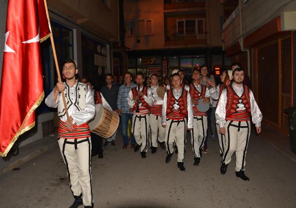 Sahur vaktinde Rumeli usulü eğlence