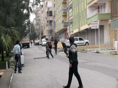Şanlıurfa’da sokak ortasında sopalı kavga: 2 yaralı