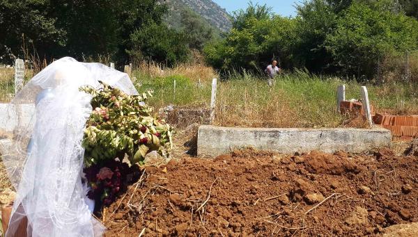 Cansu'nun babası, Babalar Günü'nde kızının mezarına gitti