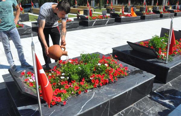 Babalar Günü'nde Soma'da hüzün vardı