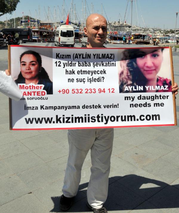 12 yıldır göremediği kızı için Babalar Günü'nde eylem yaptı