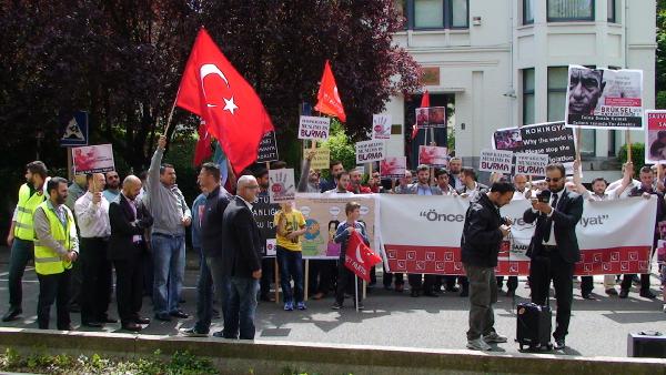 Brüksel’de Myanmar Konsolosluğu Önünde Protesto