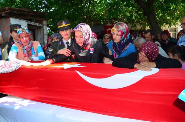 Şehit astsubay Çanakkale'de toprağa verildi