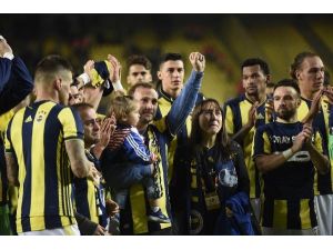 Galibiyet Koray'a hediye