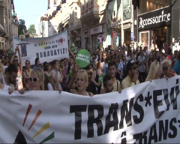İstiklal Caddesi'nde "6. Trans Onur Yürüyüşü"...