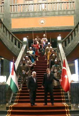 Cumhurbaşkanlığı'ndaki temsili 16 Türk devleti kıyafetli askerleri resmi karşılama törenlerinde sürekli olacak