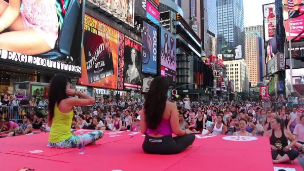 Times Meydanı'nda Yoga Zamanı