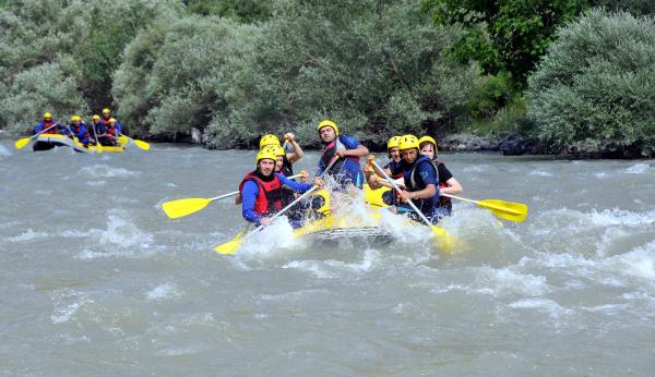 Çatak'ta rafting heyecanı
