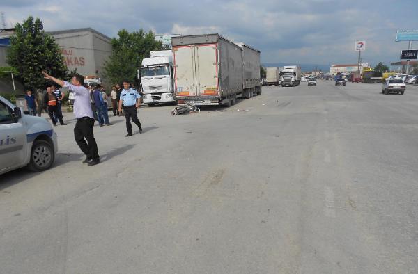 İnegöl'de motosilete çarpan kamyonetin sürücüsü kaçtı