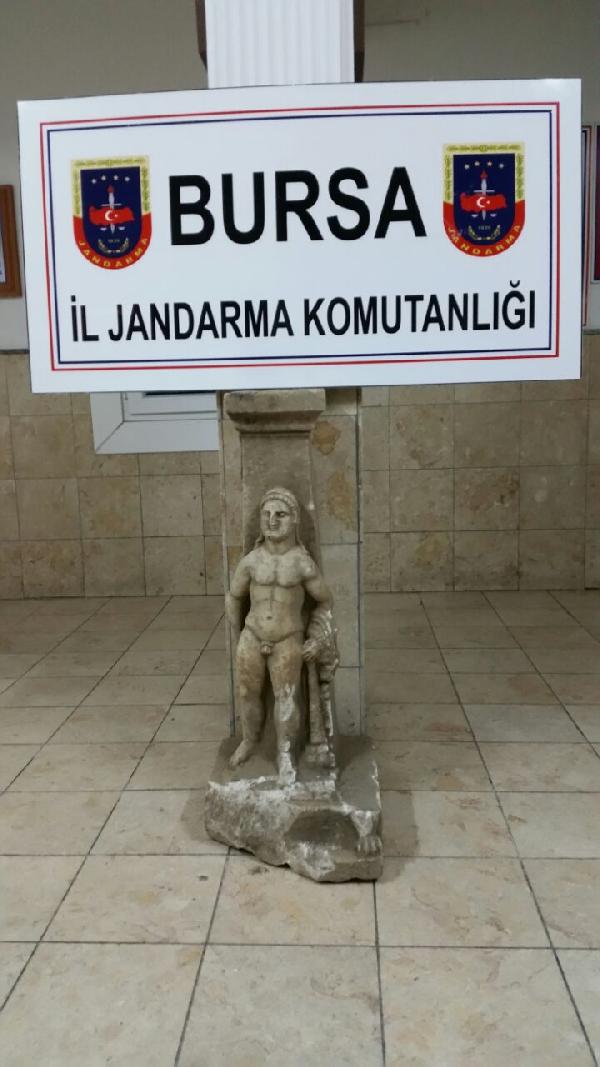 Marangoz atölyesinde Roma dönemi heykel ele geçirildi