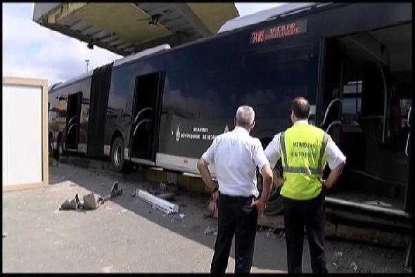 Boğaziçi Köprüsü'nde metrobüs kazası