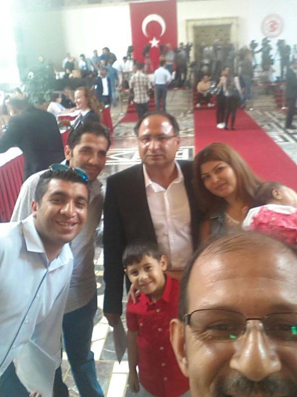 Roman milletvekili Özcan Purçu'dan selfie