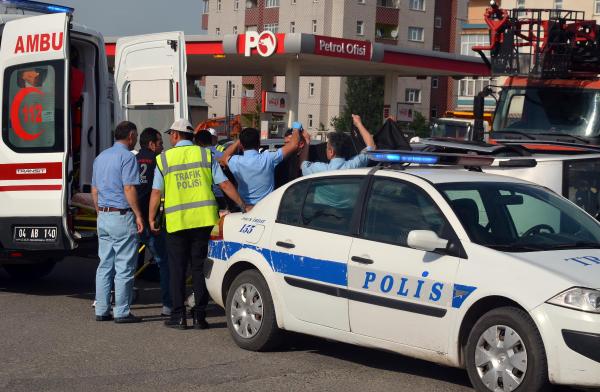 Ağrı'da iki otomobil çarpıştı: 1 ölü, 7 yaralı