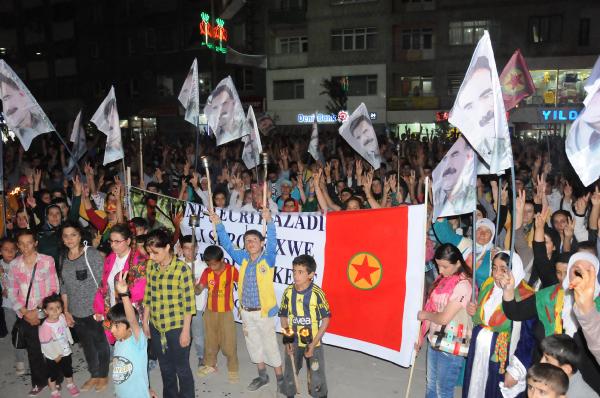 Hakkari'de 'Öcalan'a özgürlük' yürüyüşü