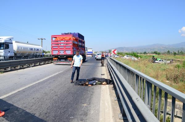 TIR motosikletle çarpıştı: 1 ölü