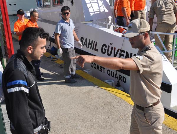Bodrum'da kaçak teknesi battı: 6 ölü (2) - yeniden