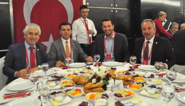 Kılıçdaroğlu, 25.Dönem CHP Milletvekilleri iftar yemeğinde bir araya geldi