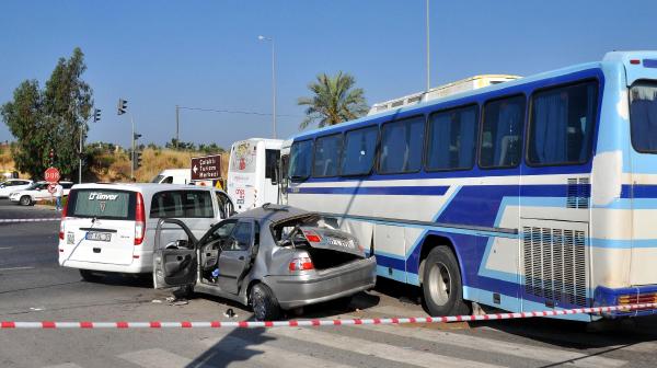 Antalya'da zincirleme kaza: 1 ölü, 2 yaralı