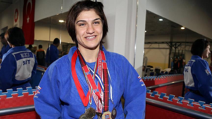 Milli sporcu Zeynep altın madalya kazandı