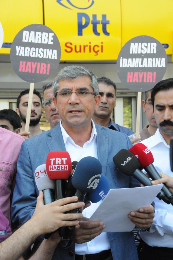 Diyarbakırlı avukatlardan Mursi için faks eylemi