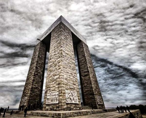 Çanakkale'de 100 yıl sonra kulaçlar barış için atacak