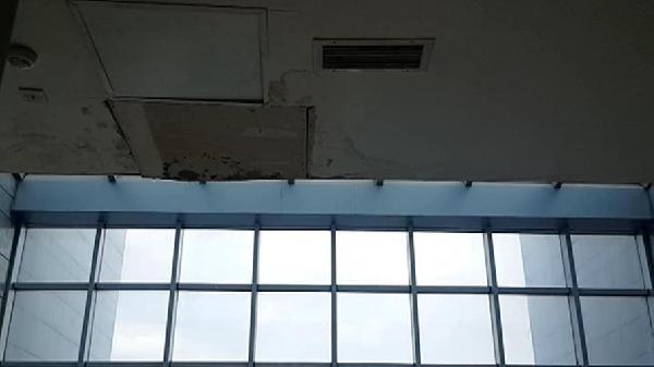 Yağmur yağdı, dünyanın en büyük adliyesinin savcısı feryat etti
