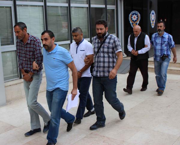 Başkaları adına kredi çekmek isteyen 3 dolandırıcıyı bankacının dikkati yakalattı