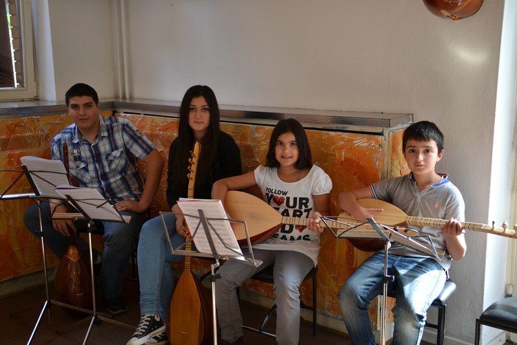 Bağlama geleneği yaşıyor