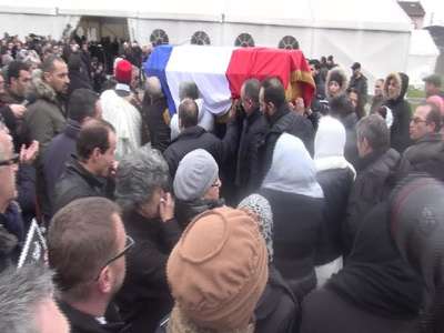 Paris'teki saldırıda öldürülen Müslüman polis memuru toprağa verildi