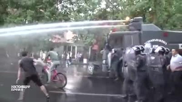 Ermenistan’da zam isyanı büyüyor