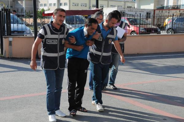 Ramazan paketi getirdik diyerek evleri soydular