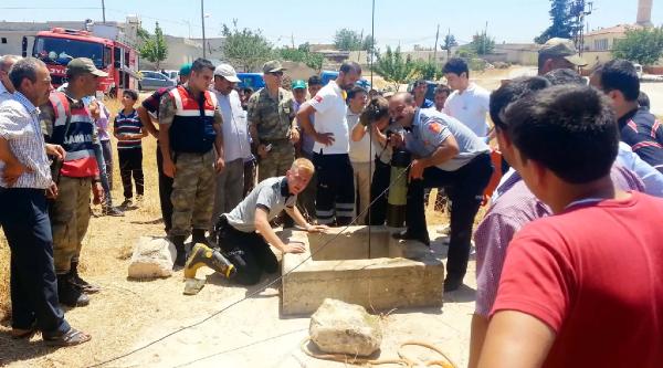 Kuyuya düşen kadını itfaiye ekipleri kurtardı