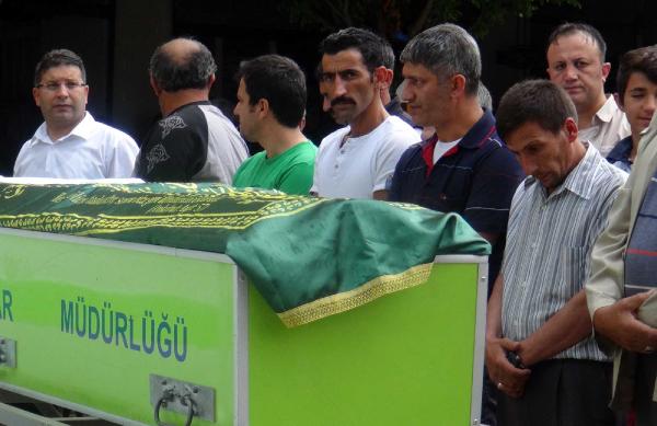 Sel kurbanı kadın gözyaşları arasında toprağa verildi