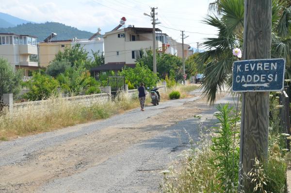 Valilik, ismi Kenan Evren Caddesi'ne verilen Erdal Eren'i sordu