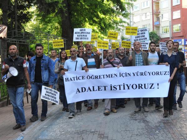 Açığa alınan Hatice öğretmene destek için 'Adalet istiyoruz' yürüyüşü yapıldı