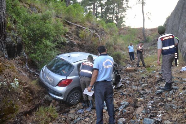 Otomobil uçuruma yuvarlandı, hamile sürücü yaralandı
