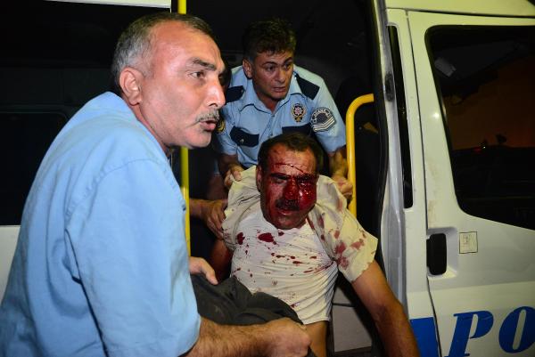 Eşini av tüfeğiyle öldüren zanlıyı mahalleli linç etmek istedi