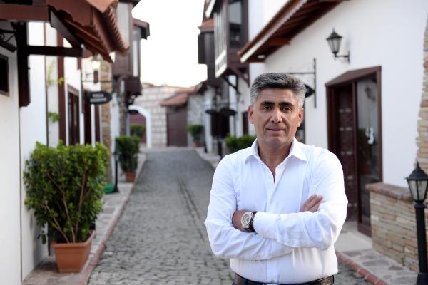 Güzeller çamur banyosu yaptı