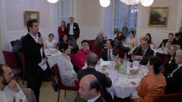 Bavyera Parlamentosu'nda ezan okundu... Parlamentonun 196 yıllık tarihinde ilk kez 'iftar' verildi