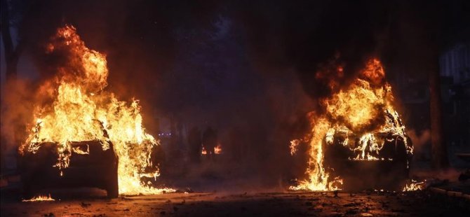 Paris'te sokaklar alev alev