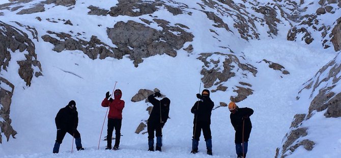 Avusturya'da 5 kişi çığ altında kaldı