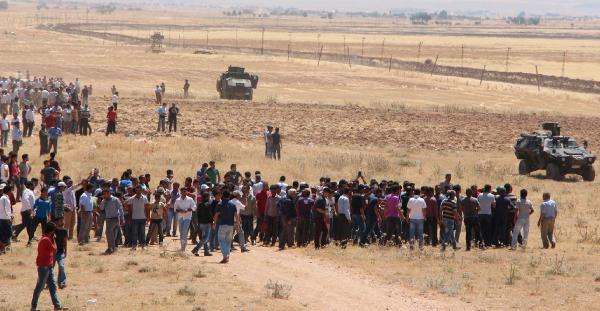 IŞİD bombalı araçla Kobani'ye saldırdı, yaralılar Türkiye'ye getirildi (2)